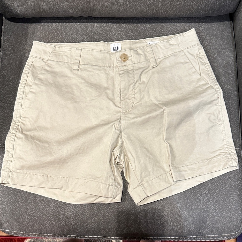 GAP Women's Cream Shorts